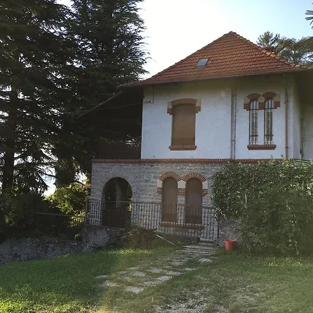 Velia Villa Lierna